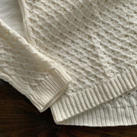 Old Navy Ivory Knit Long Sleeve Sweater Top - Picture 2 of 5